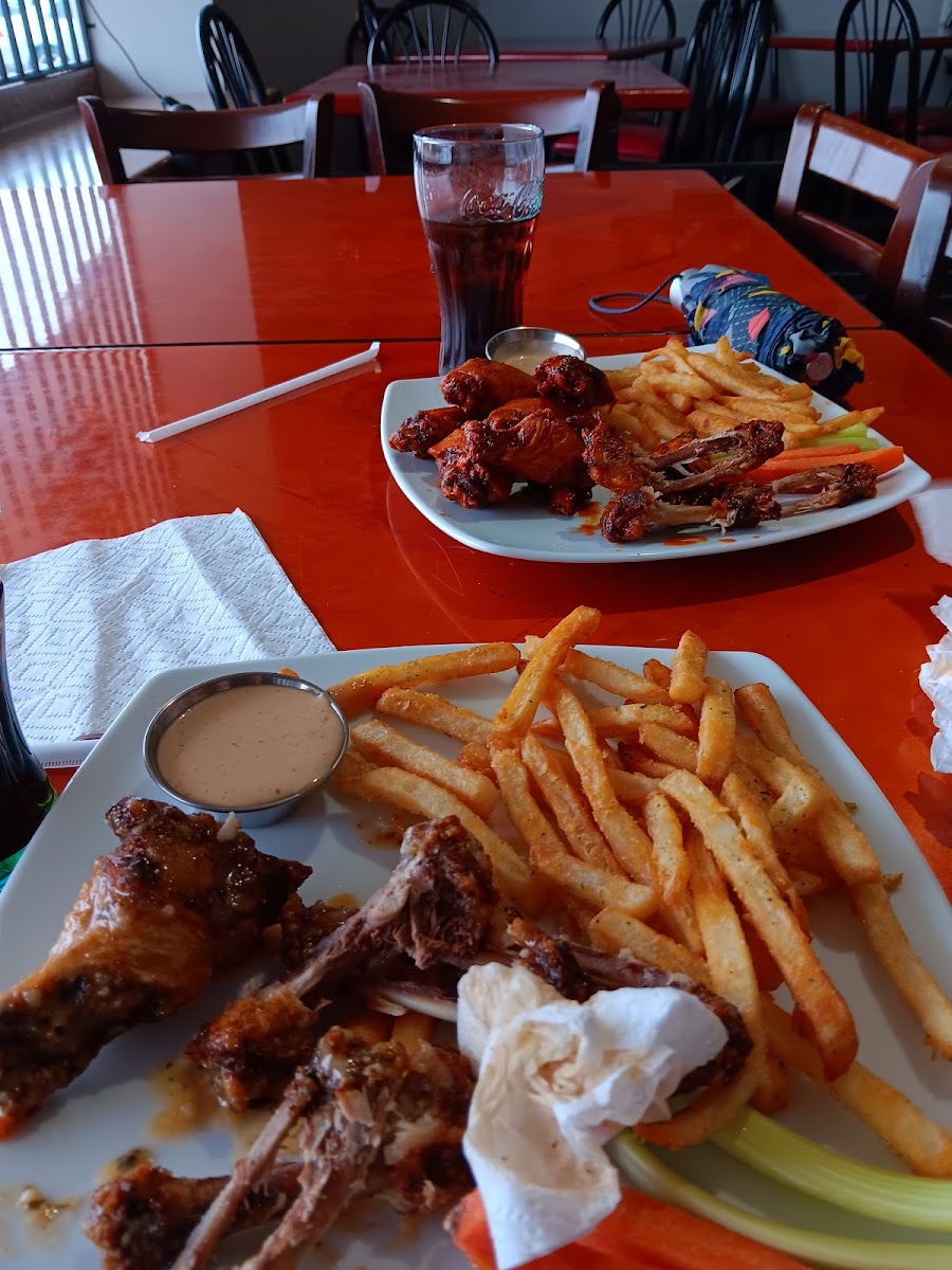 Wings and Burgers Grill Etc. - Photo 8