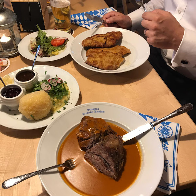 Ochsenbraten Mit Semmelknödel Und Salat