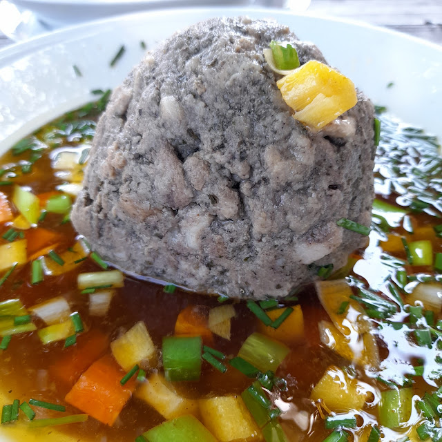 Leberknödelsuppe