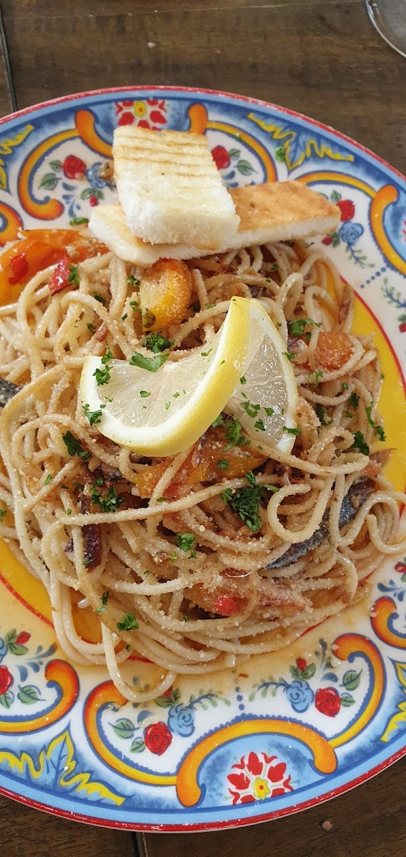 Lolo's Place Restaurant - Photo 4