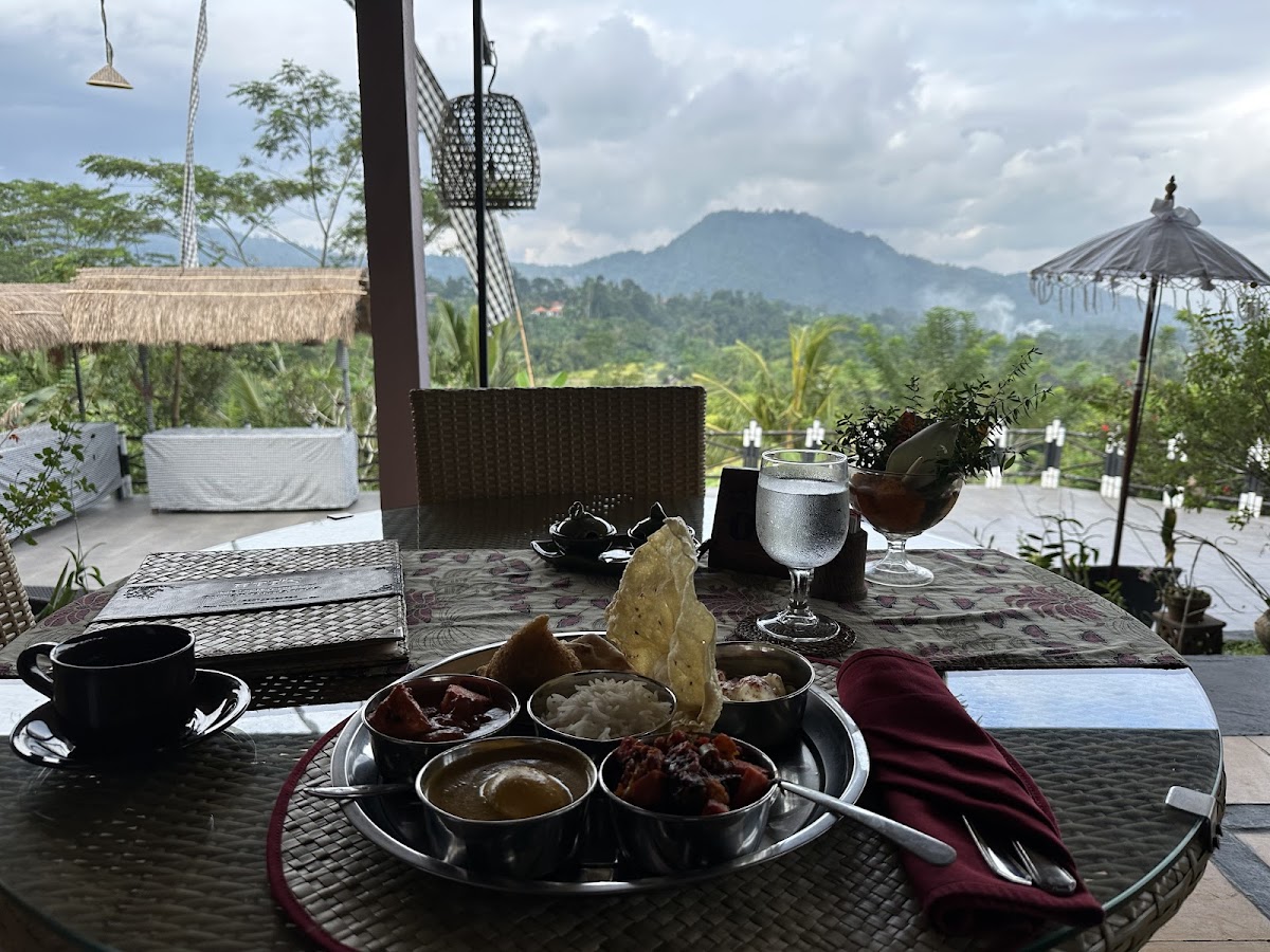 ATI'S RESTAURANT @ Subak Tabola Villa - Photo 3