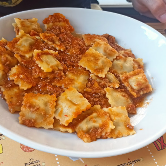 Raviolo Classico Con Ragù Di Carne Menù L