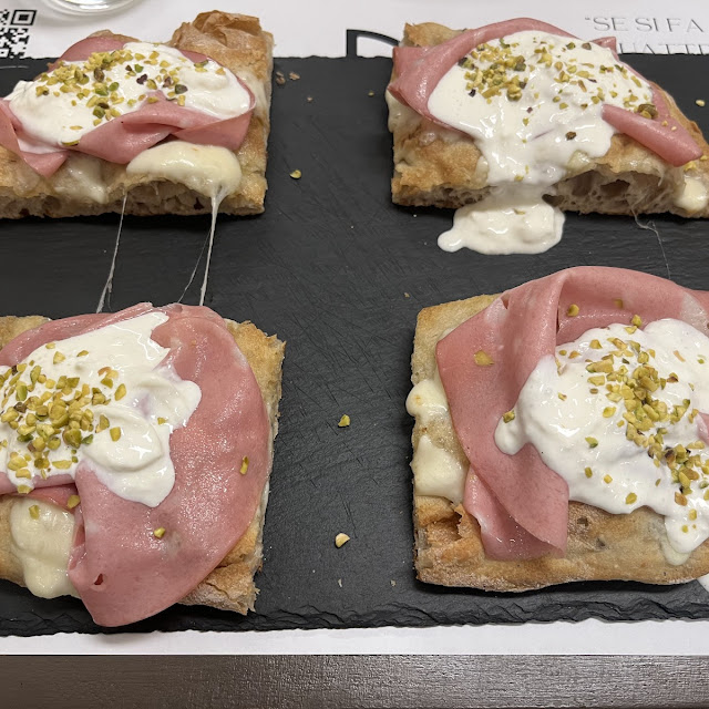 Pinsa Mortadella E Stracciatella
