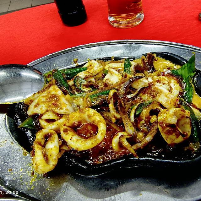 Sizzling Squid and Prawn with Curry