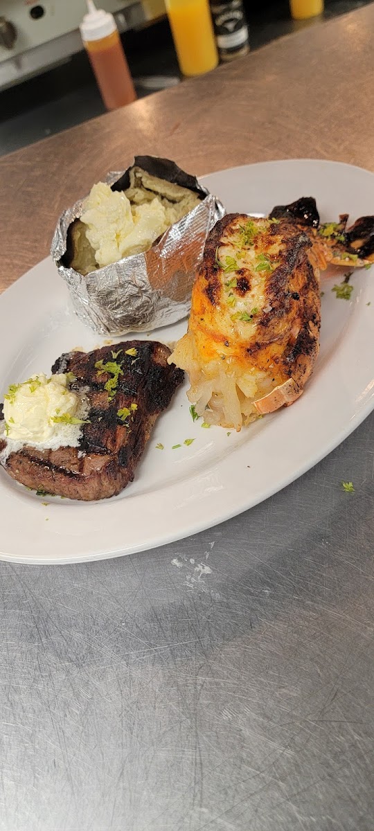 The Firepit Restaurant & Grill - Photo 9