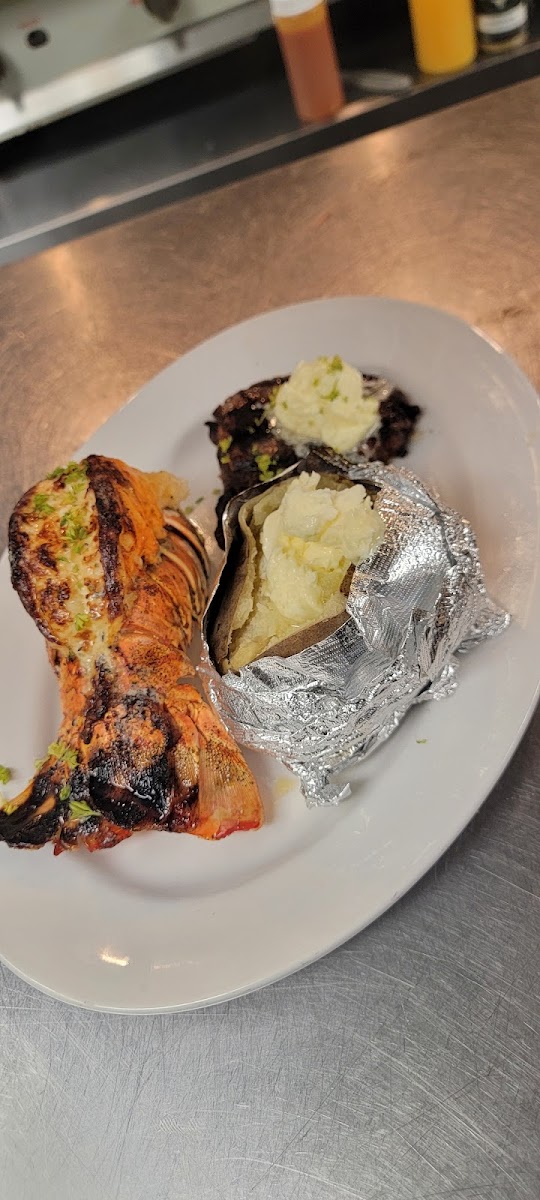 The Firepit Restaurant & Grill - Photo 5