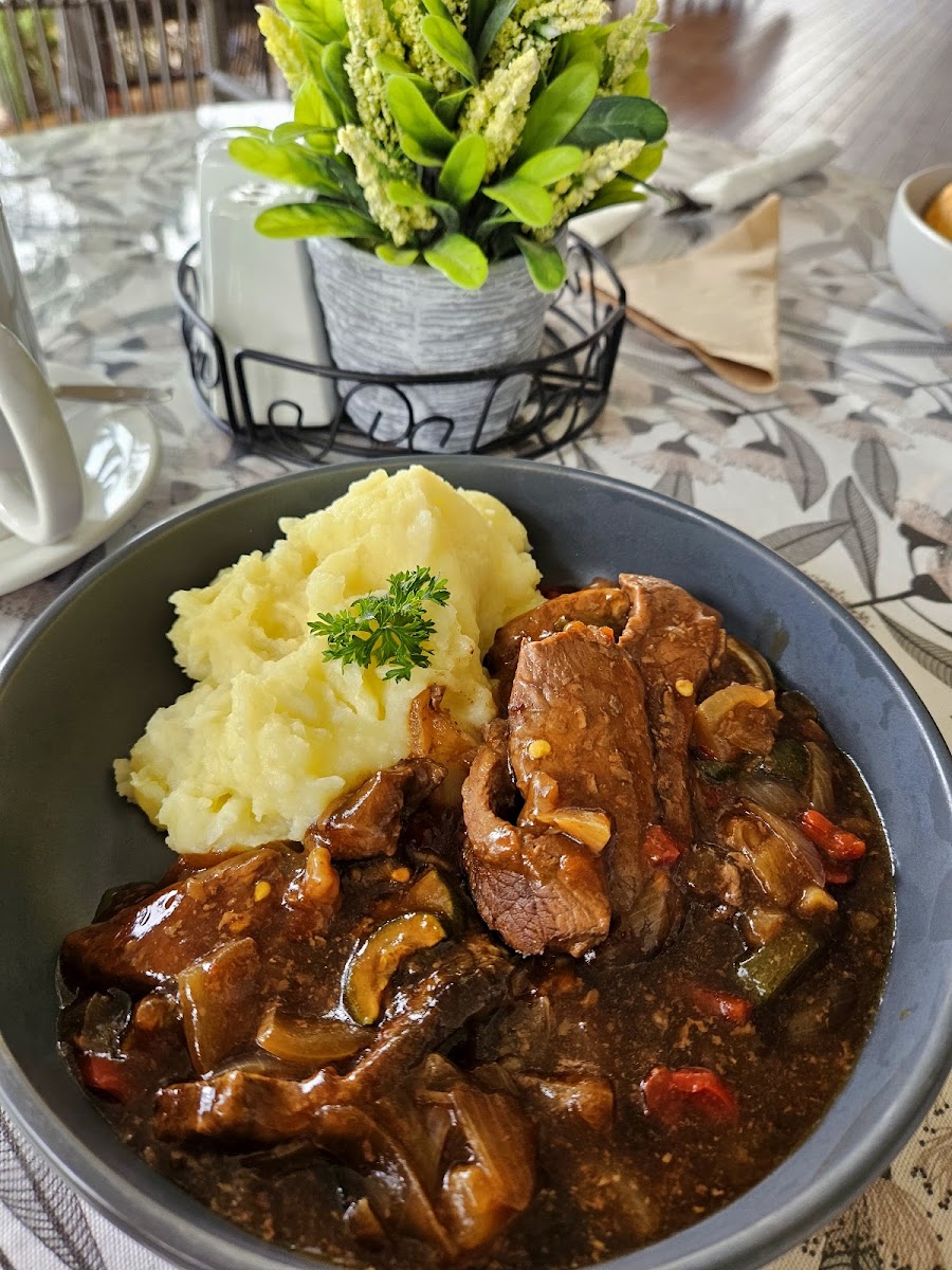 The golden wattle Cafe, allora. - Photo 4