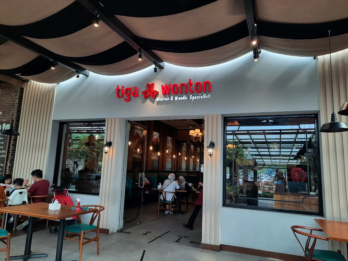 Tiga Wonton PVJ