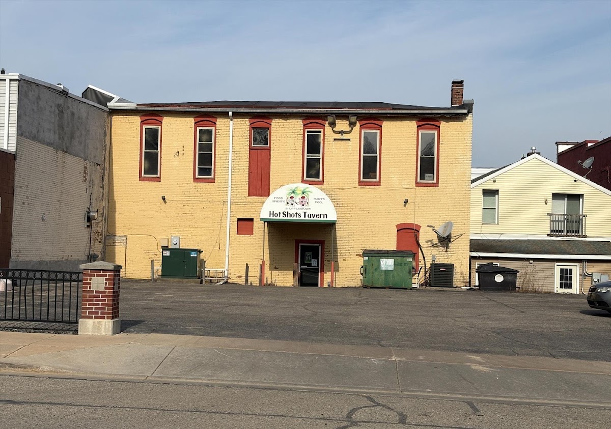 Hot Shots Tavern - Photo 4