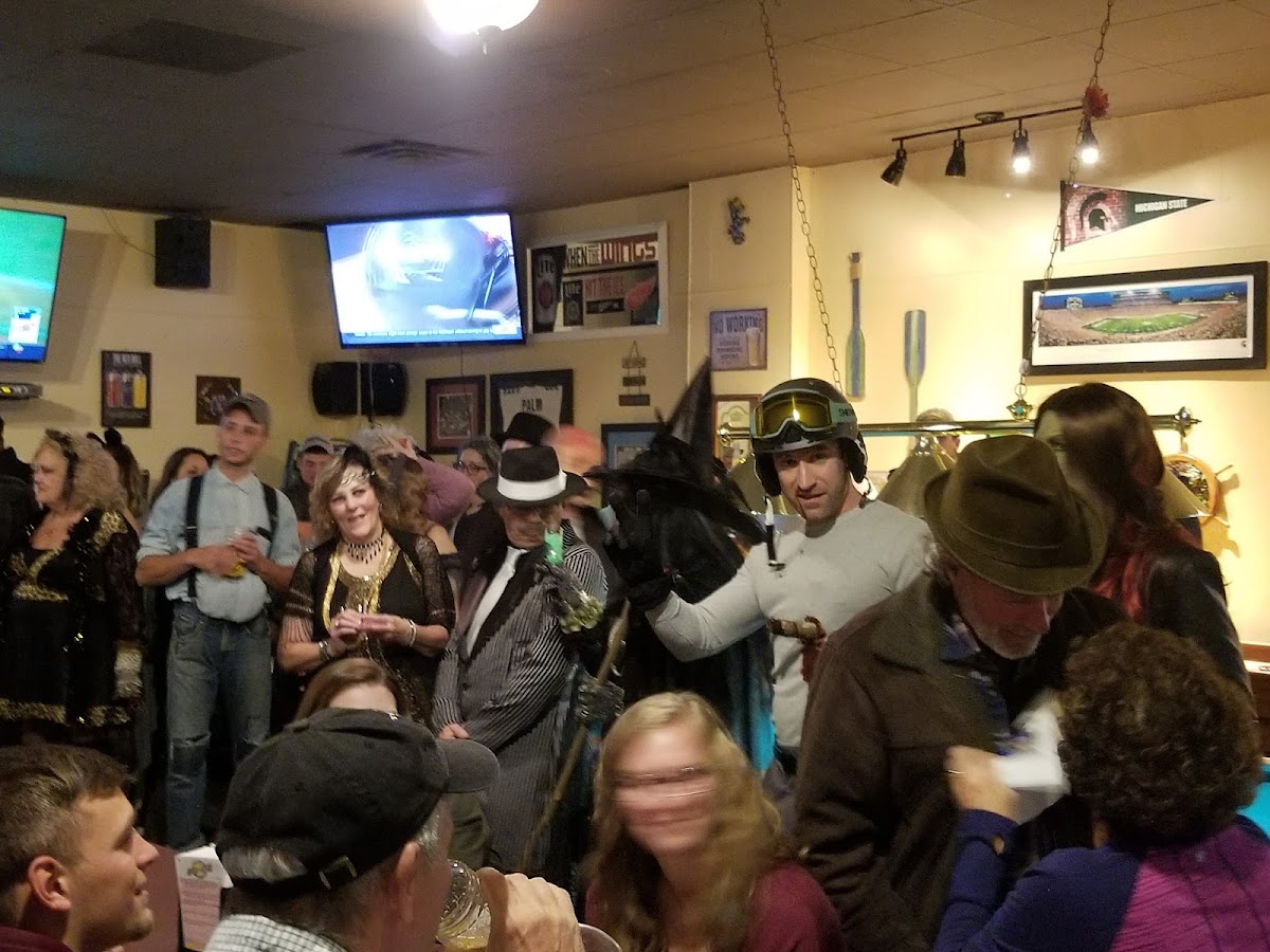 Hot Shots Tavern - Photo 5