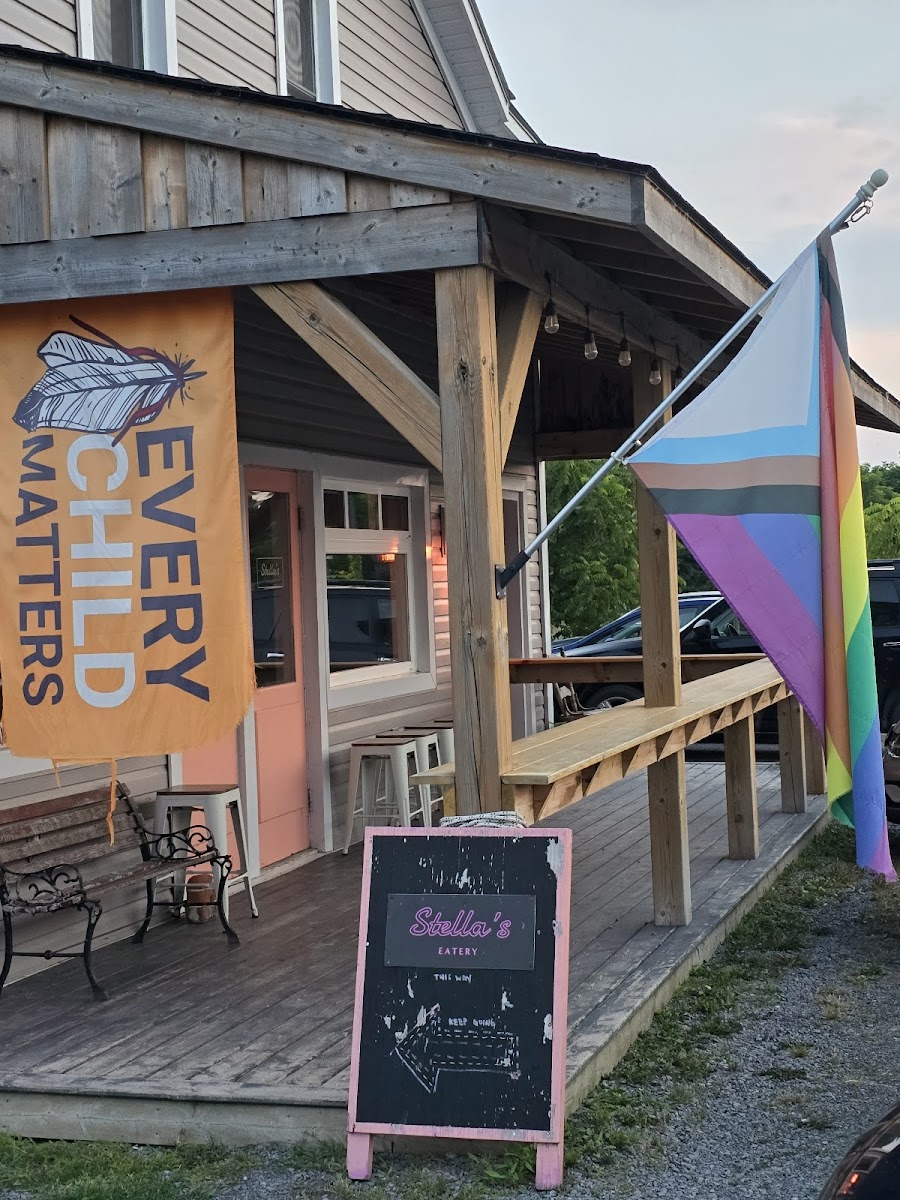 Stella's Eatery - Photo 9