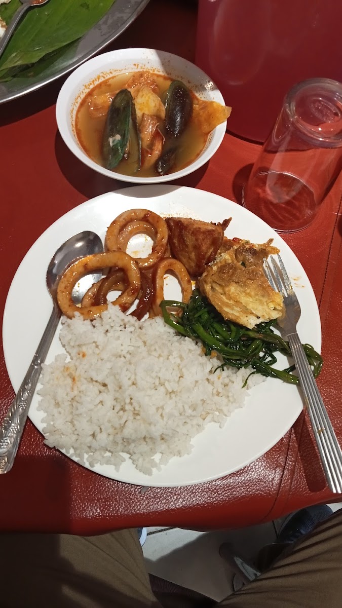 Savor House Restaurant - Photo 9