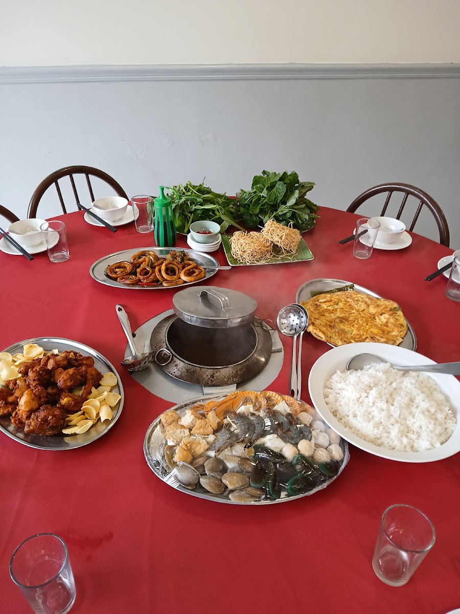 Savor House Restaurant - Photo 2