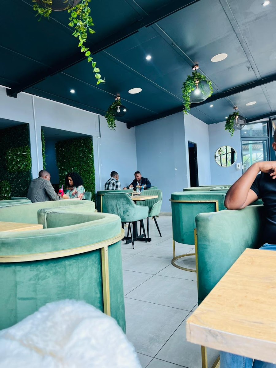 Iziko Lounge - Photo 3