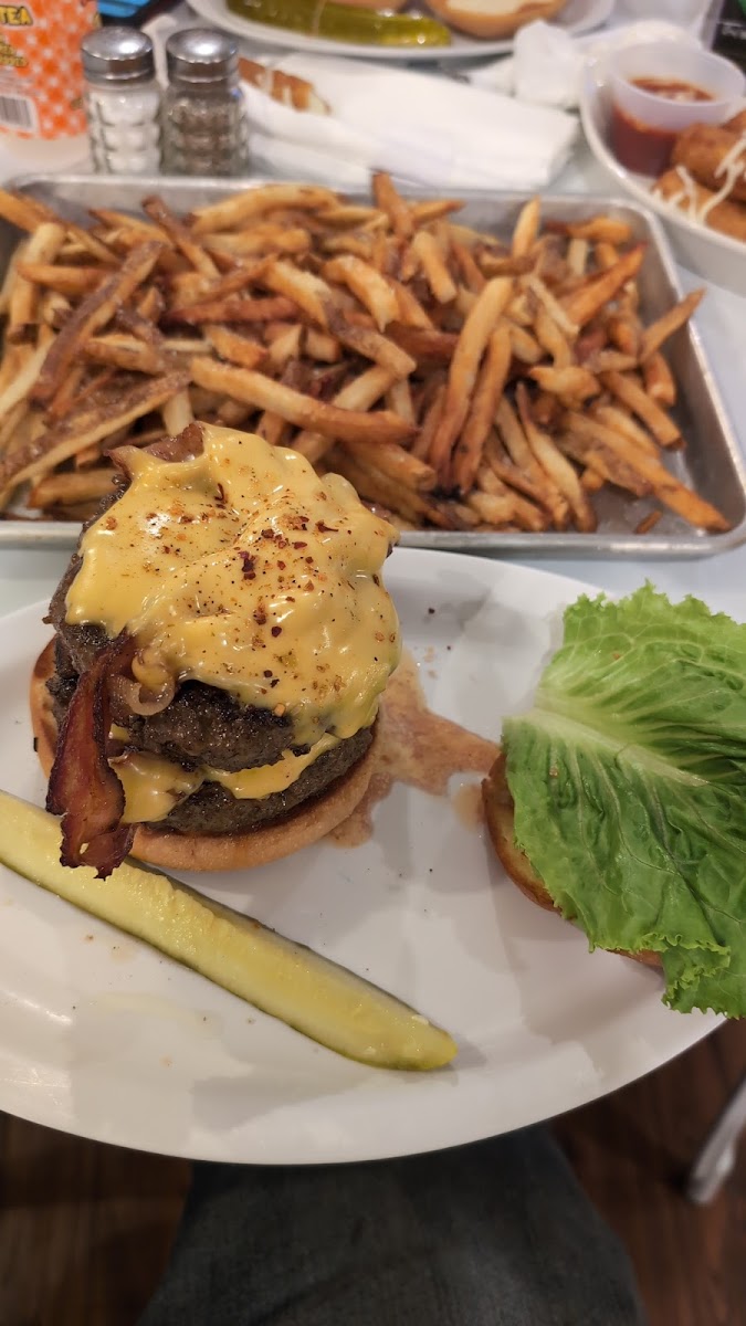 Belly Busters Restaurant & Catering - Photo 8