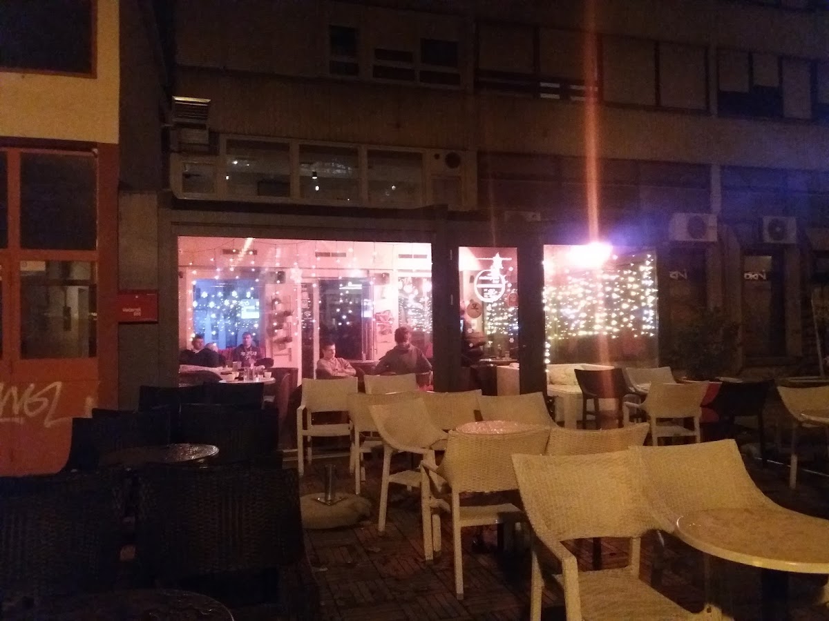 Metropolis Bar Malešnica - Photo 2