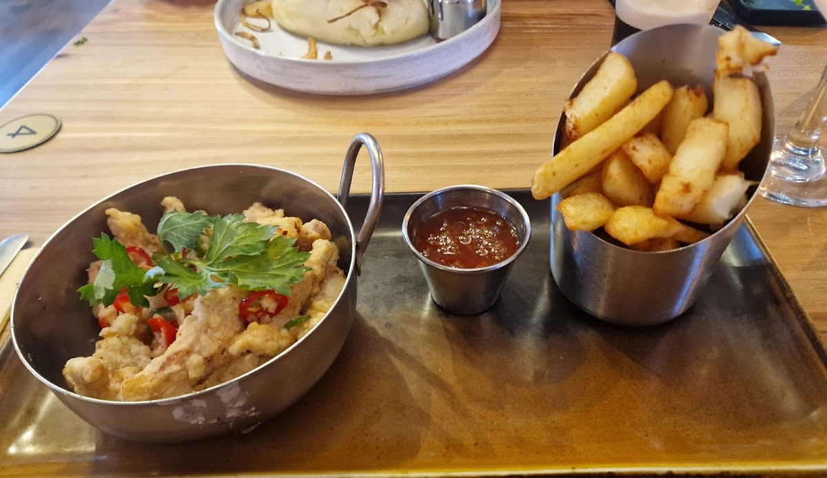 Foxes Pub & Restaurant - Photo 4