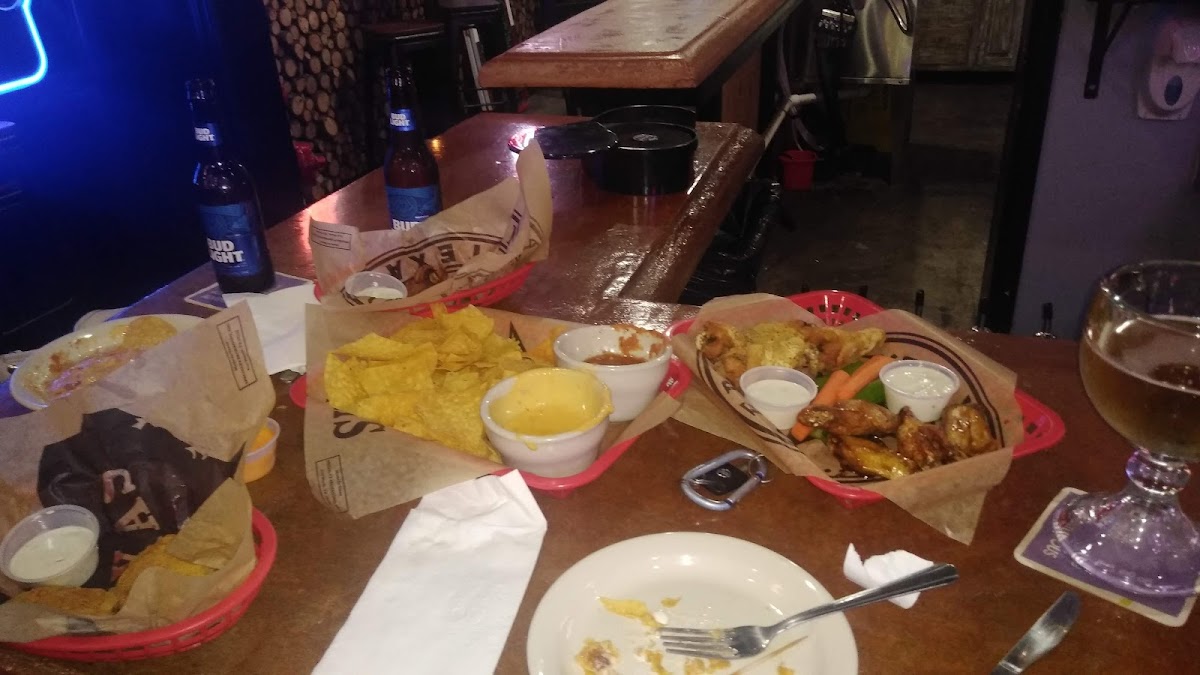 Lone Star Bar & Grill - Photo 3
