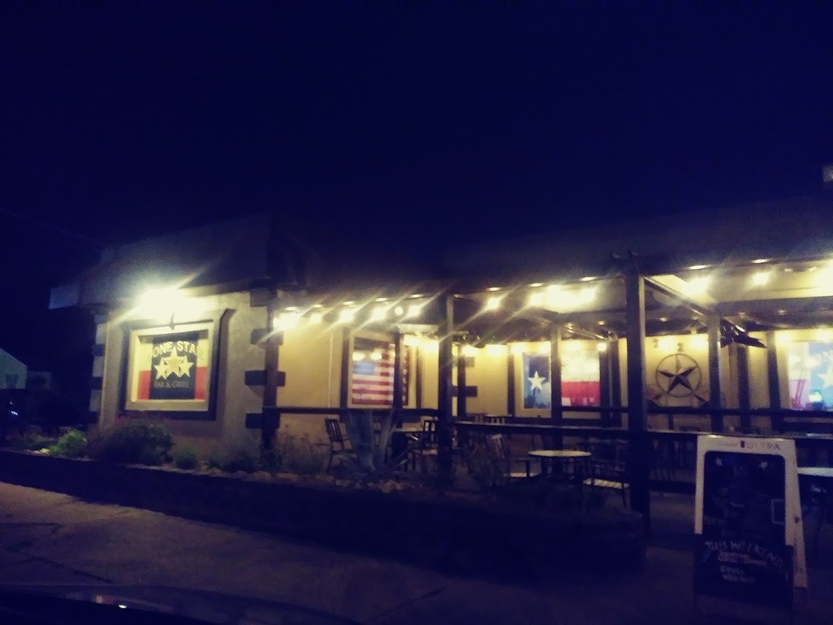Lone Star Bar & Grill - Photo 5