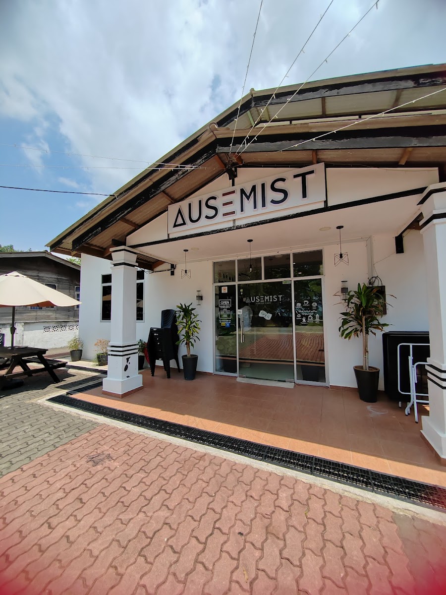 Ausemist Coffee Cafe