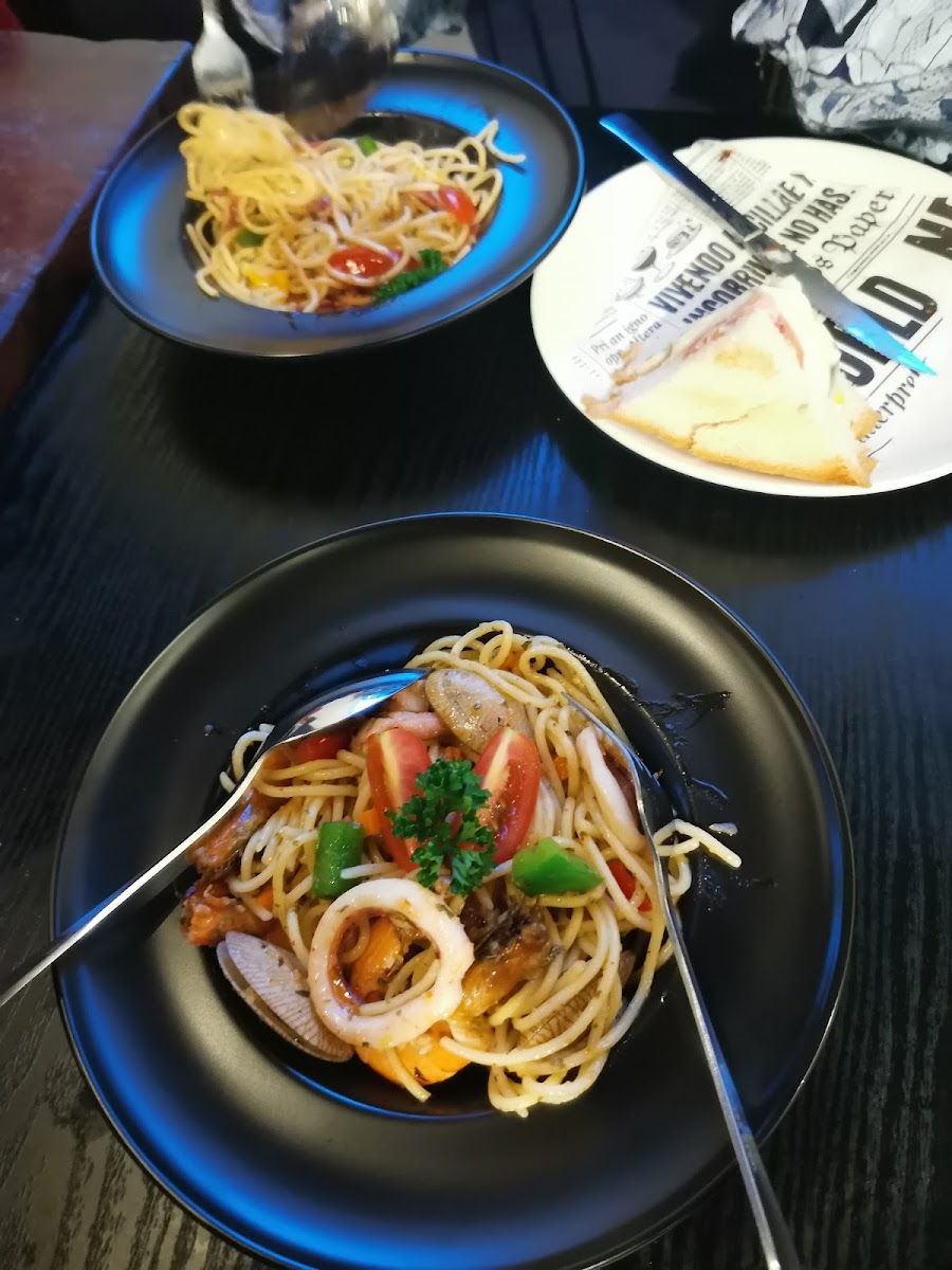 Ausemist Coffee Cafe - Photo 5