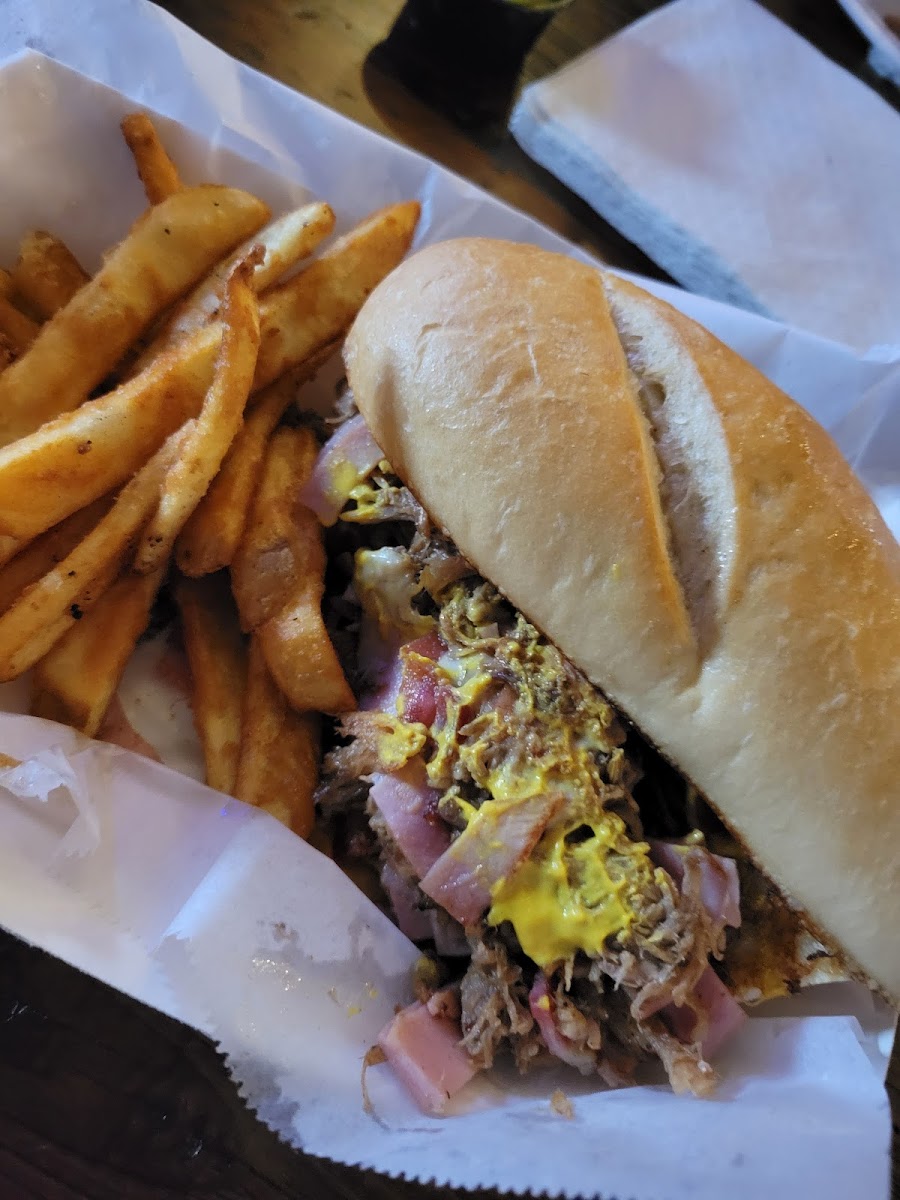 Lucy's Bar and Grill - Photo 5