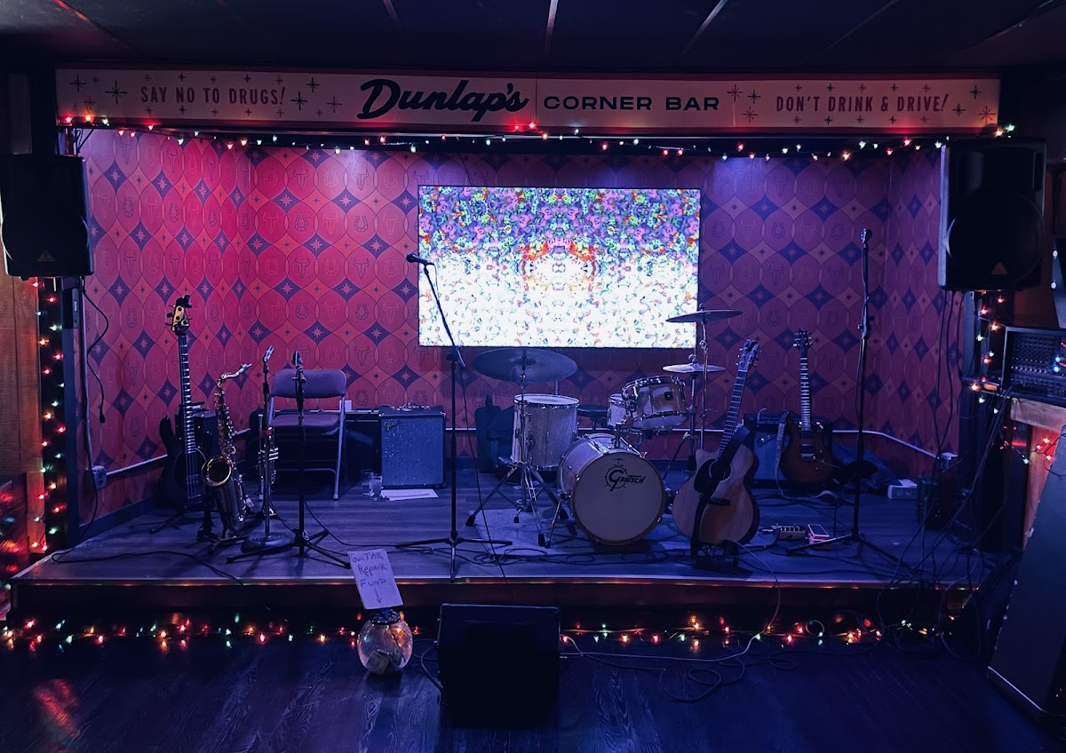 Dunlap's Corner Bar - Photo 2