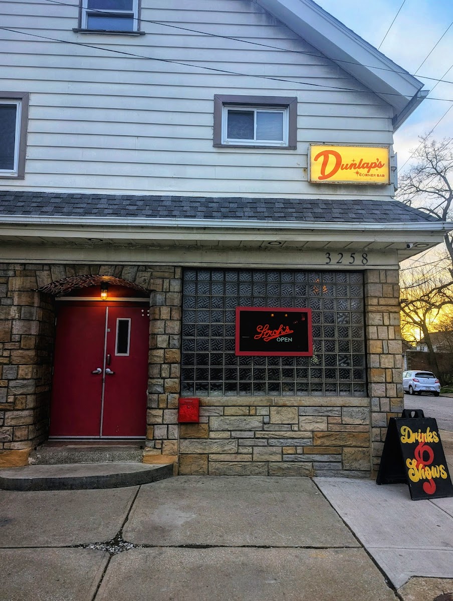 Dunlap's Corner Bar - Photo 3
