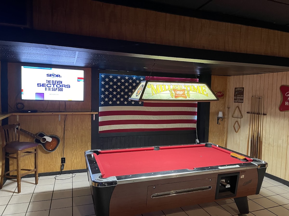 Dunlap's Corner Bar - Photo 4