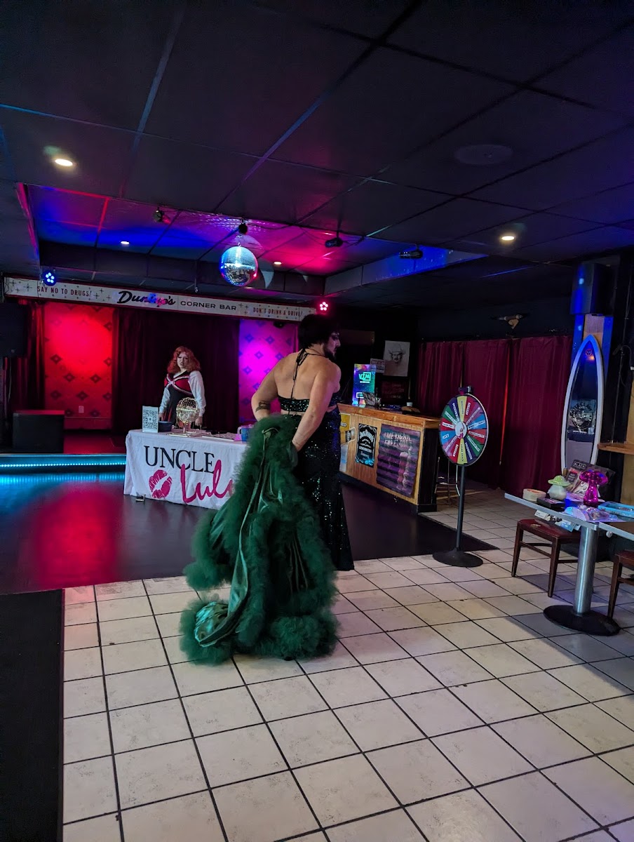 Dunlap's Corner Bar - Photo 6