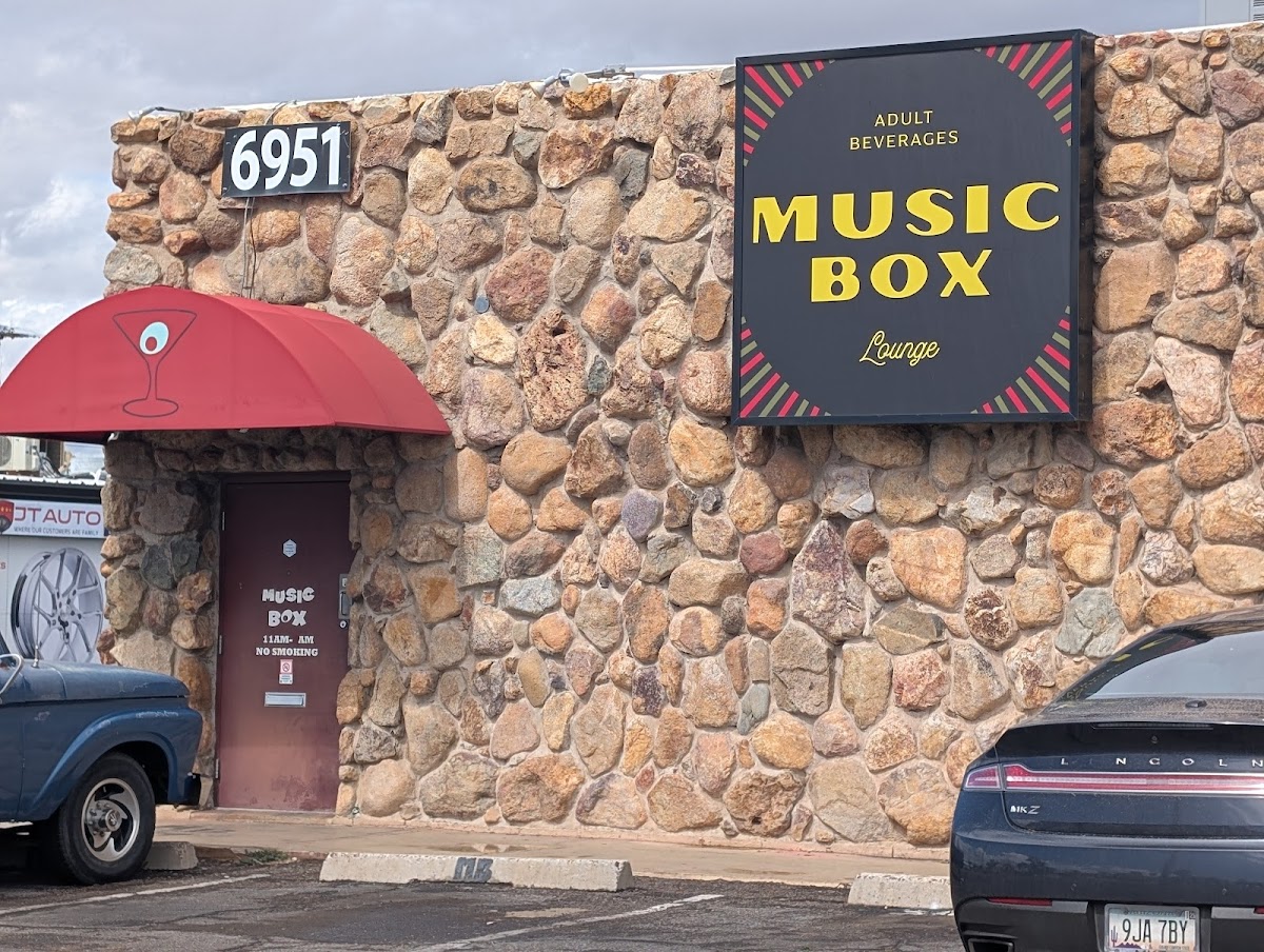 Music Box Lounge - Photo 2