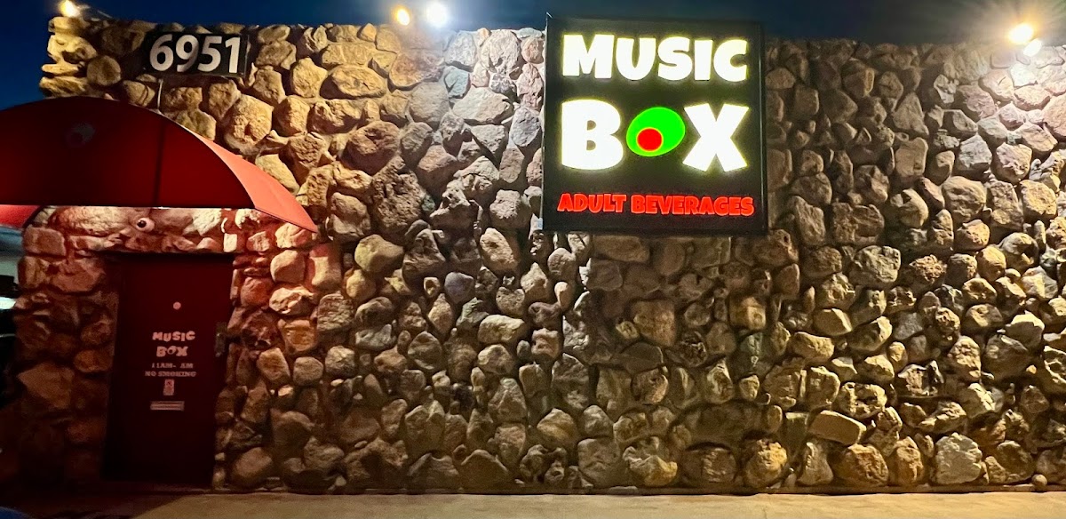 Music Box Lounge - Photo 6
