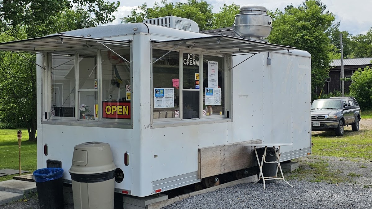 Green's Chip Truck - Photo 2