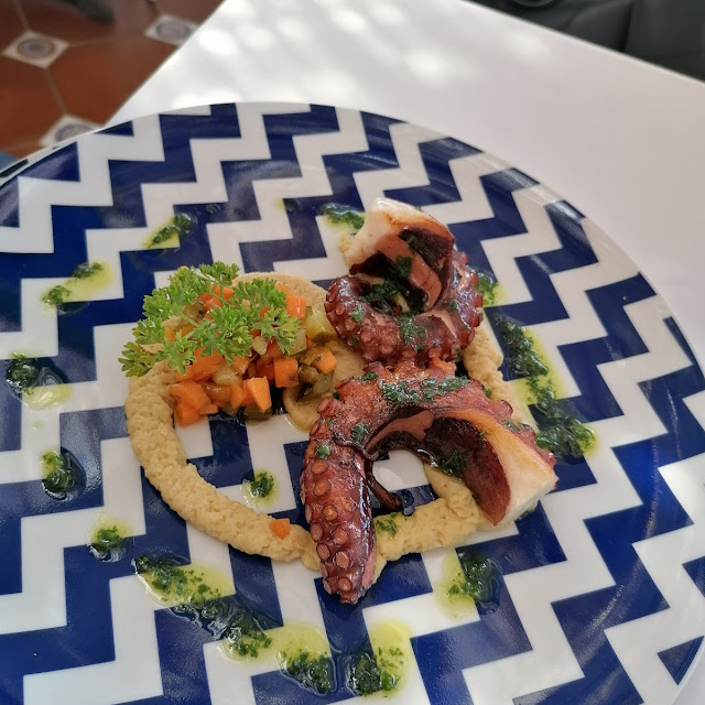 Polpo Arrostito Con Humus Di Ceci