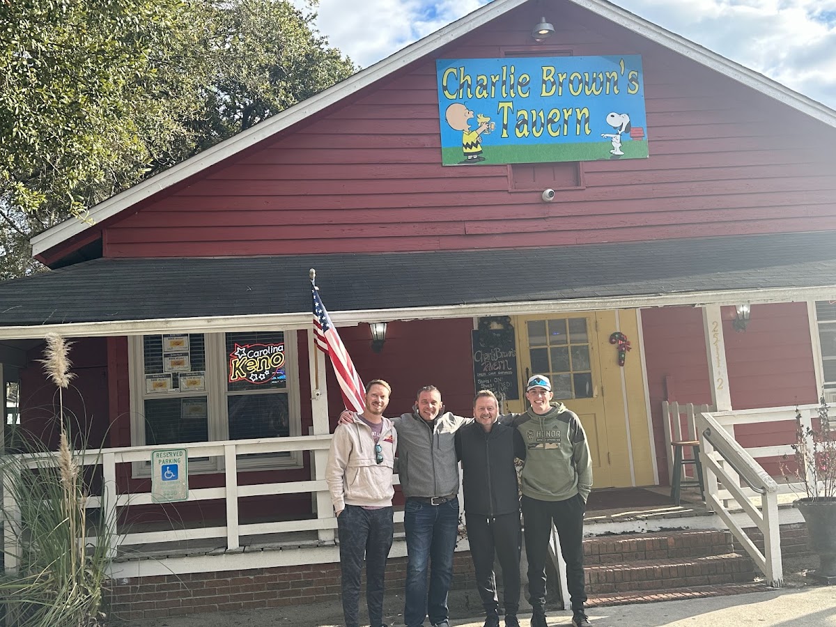 Charlie Brown's Tavern - Photo 5