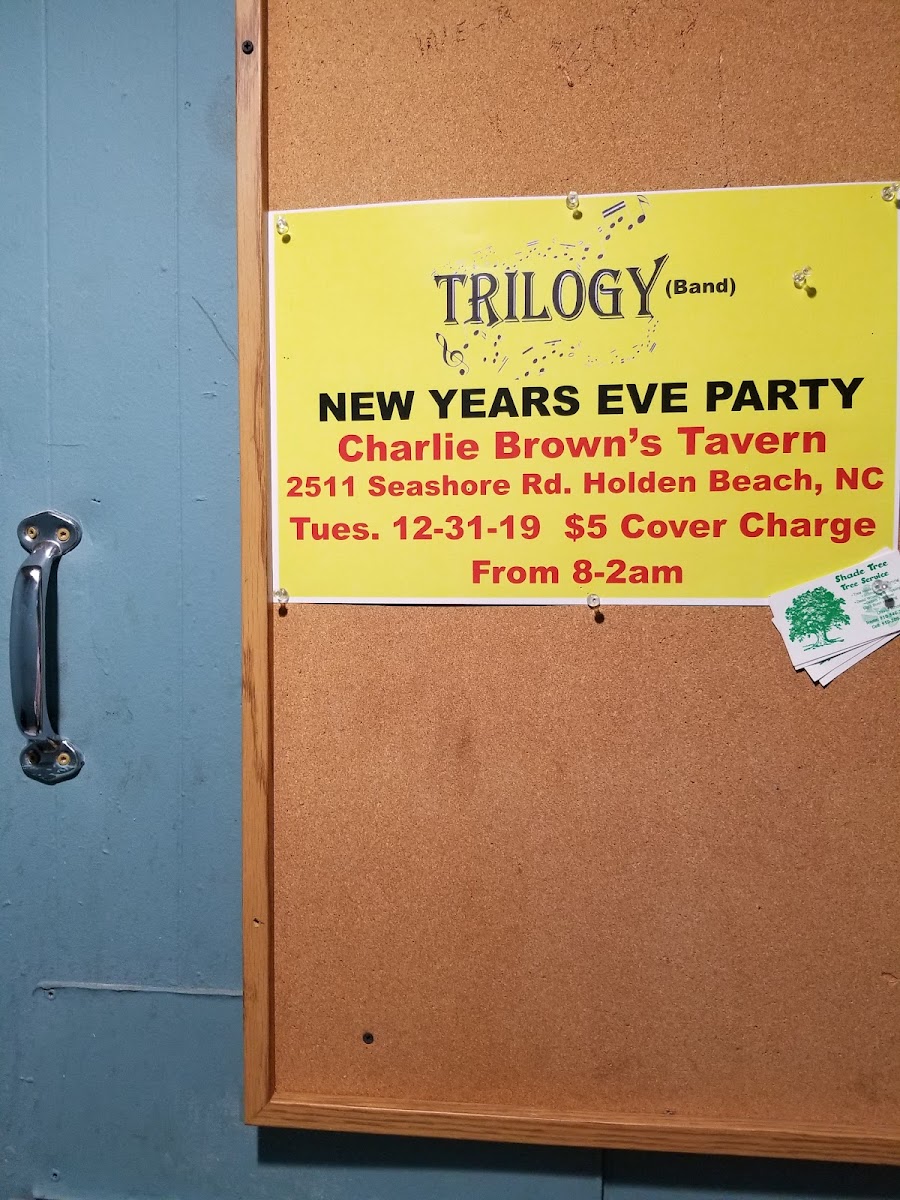 Charlie Brown's Tavern - Photo 7