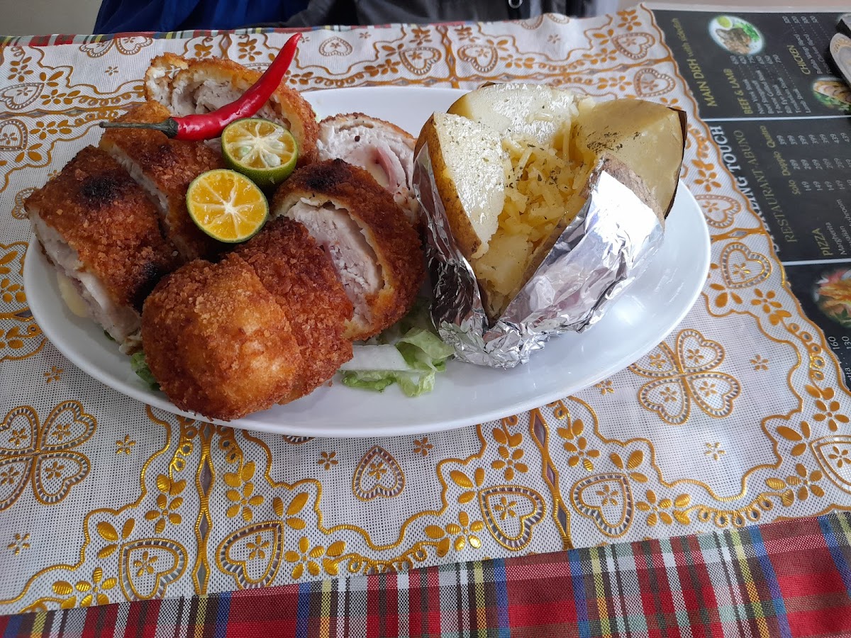 Gourmet Tavern - Photo 8
