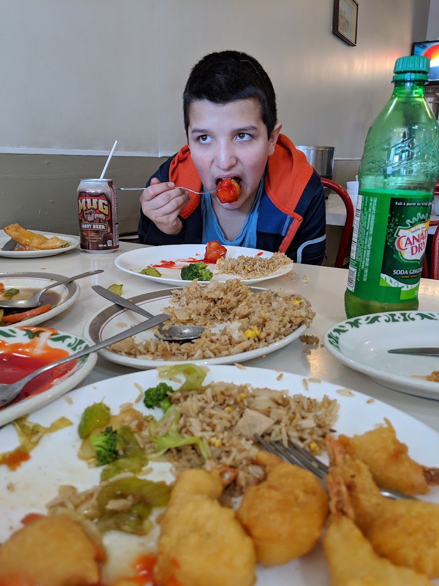 Wu's Restaurant - Photo 9