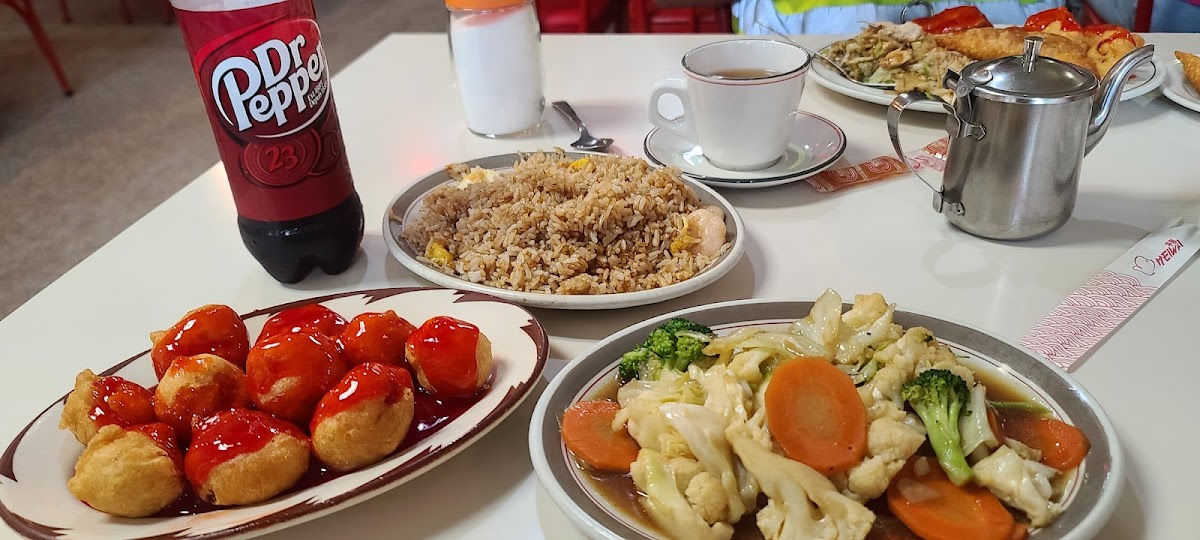 Wu's Restaurant - Photo 1