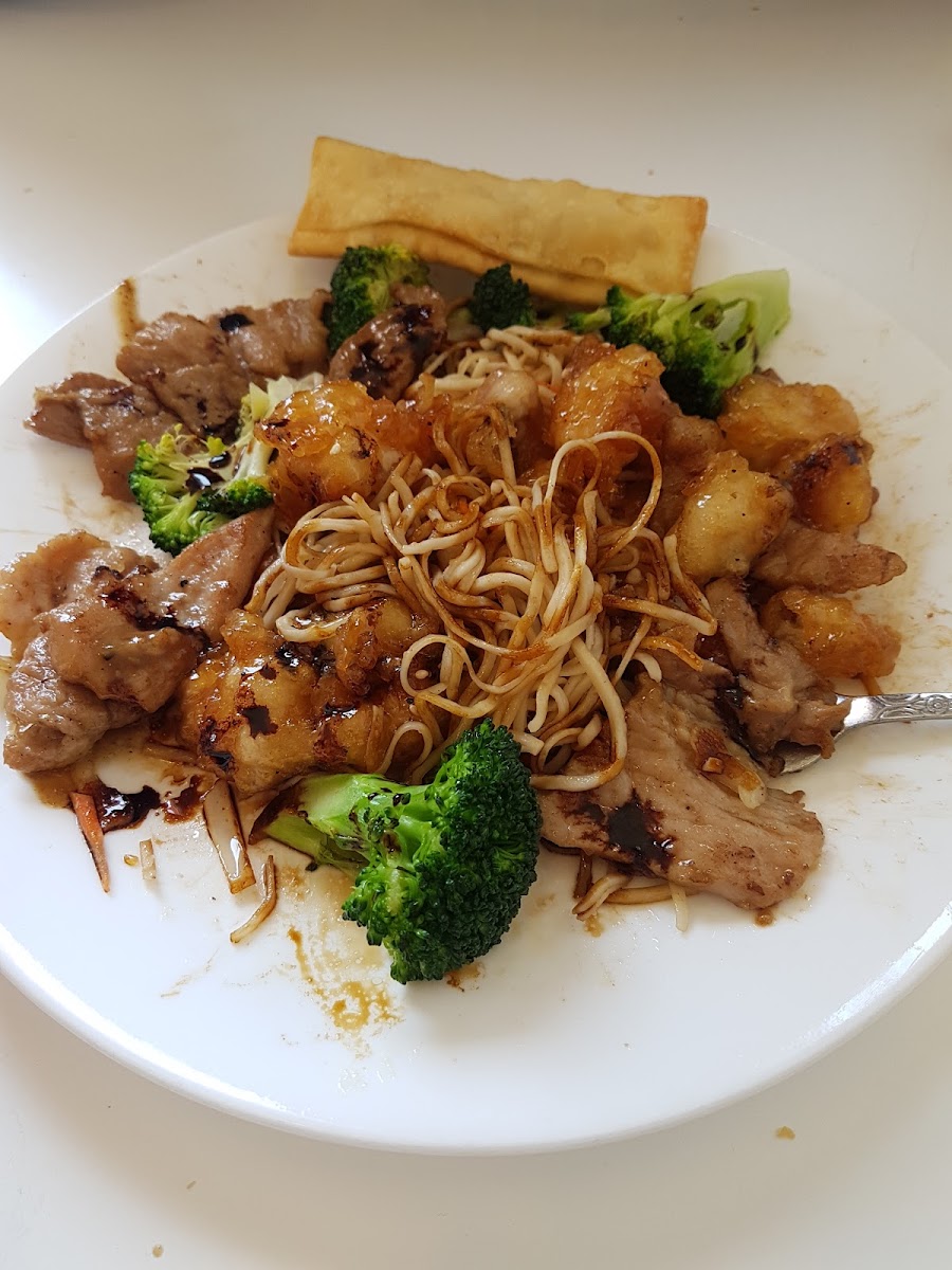 Wu's Restaurant - Photo 8