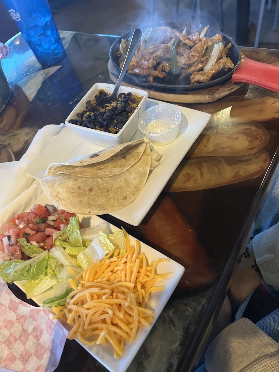 Las Palmas Restaurant - Photo 9
