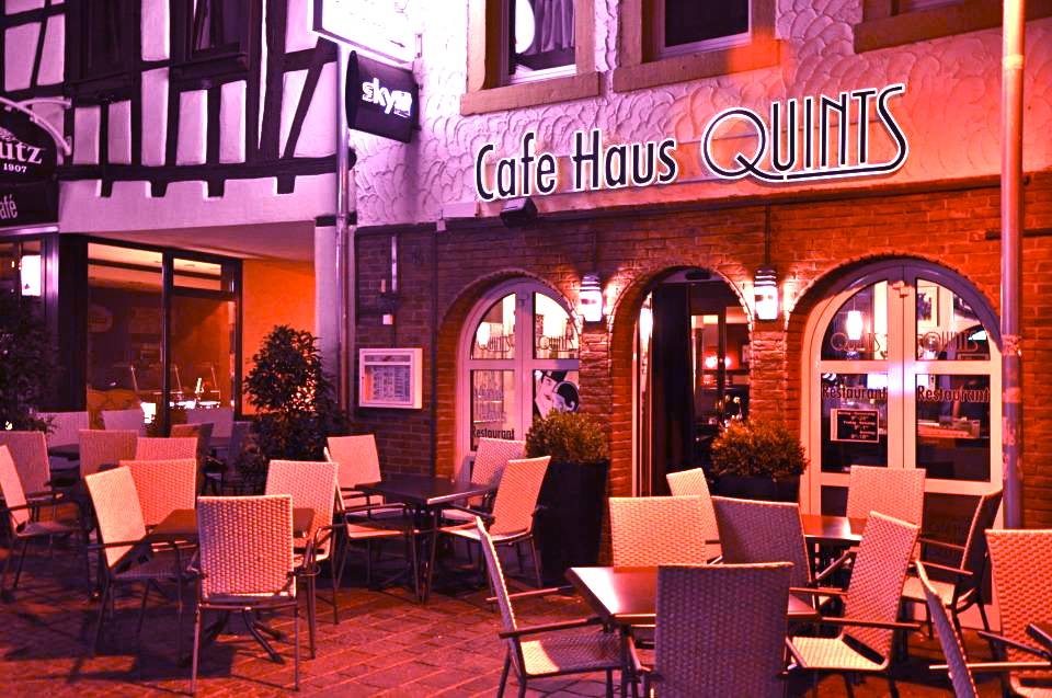 QUINTS - Cafe Restaurant Lounge