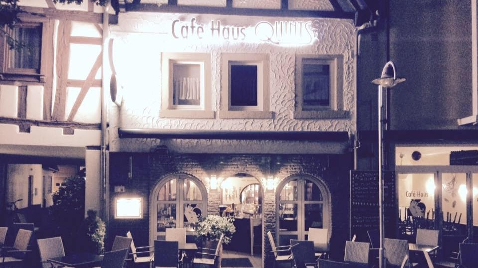 QUINTS - Cafe Restaurant Lounge - Photo 3