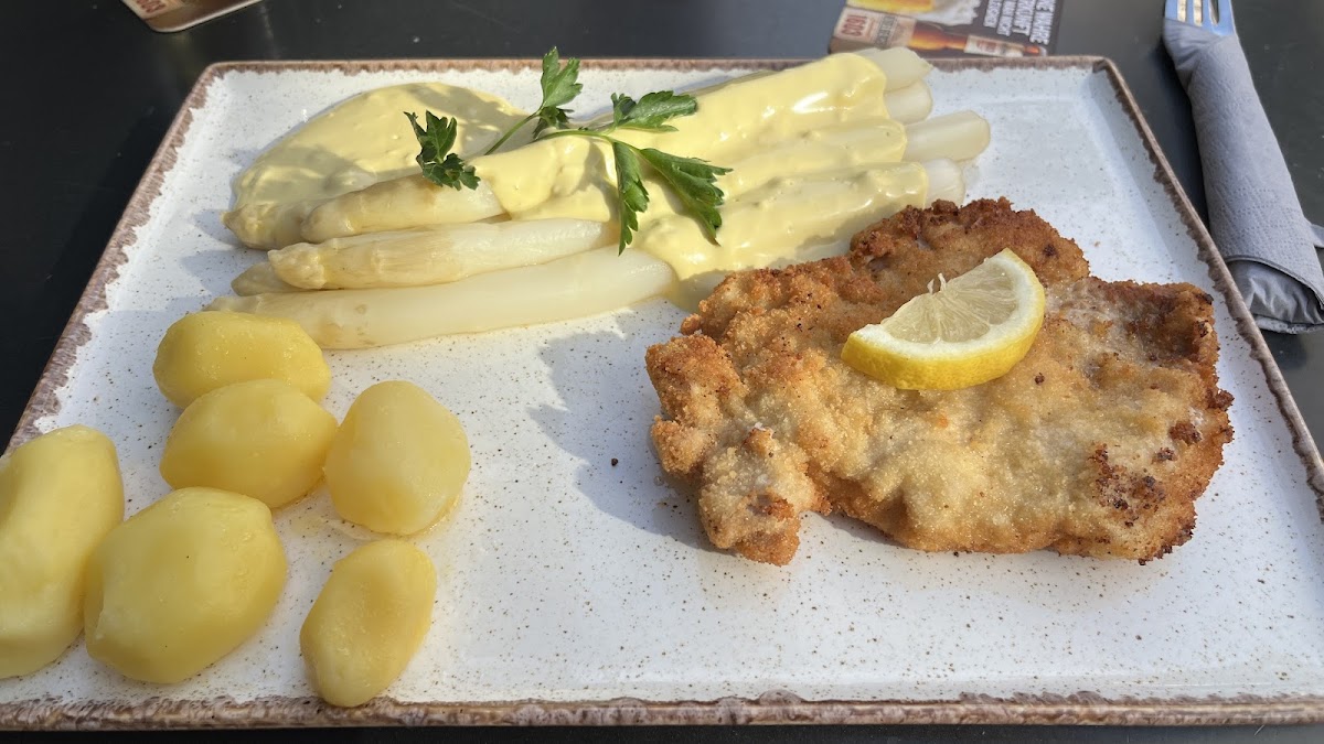 QUINTS - Cafe Restaurant Lounge - Photo 6