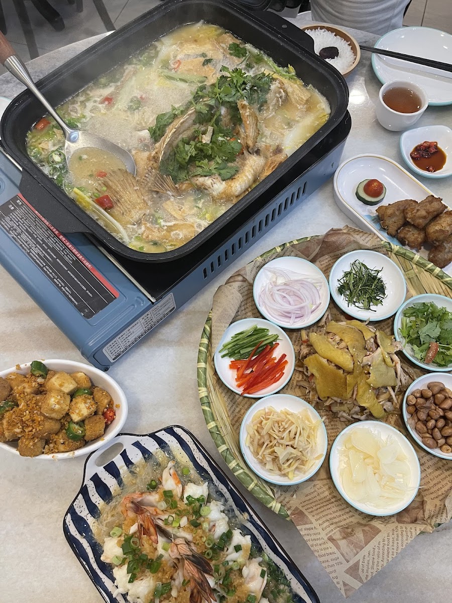 Yu Ji Seafood Restaurant • 澳门 • 渔记脆皮烤鱼 - Photo 9