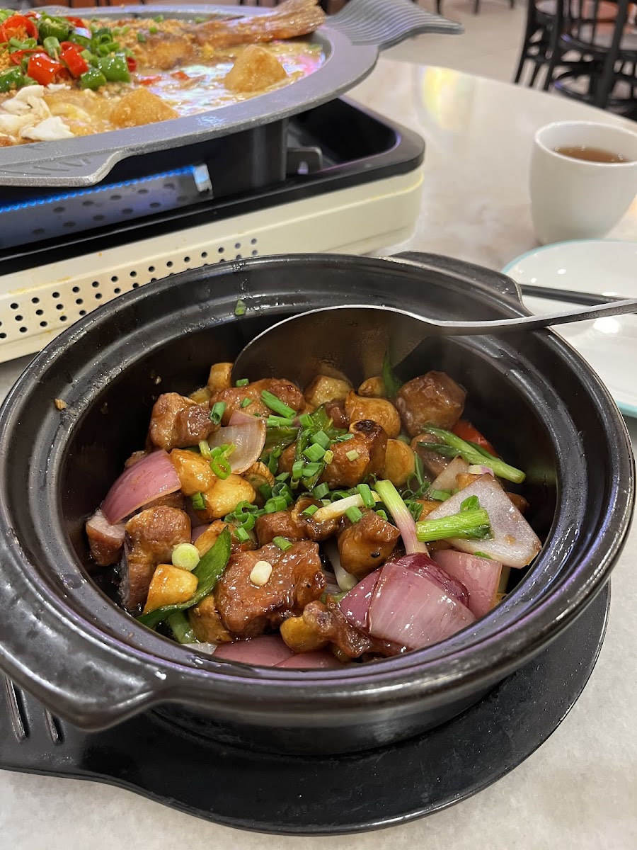 Yu Ji Seafood Restaurant • 澳门 • 渔记脆皮烤鱼 - Photo 8