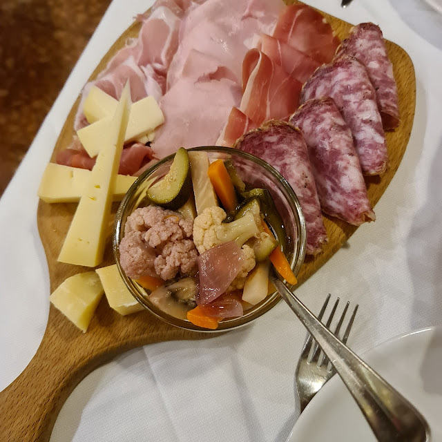 Gnocchi Fritti E Prosciutto Crudo Di Soave
