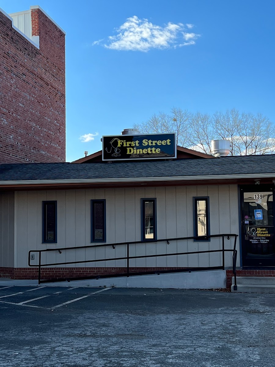 First Street Dinette - Photo 2