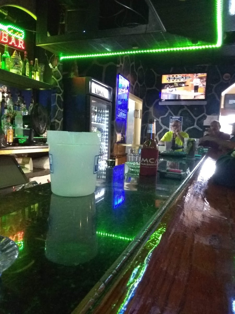 Edge Bar & Grill - Photo 9