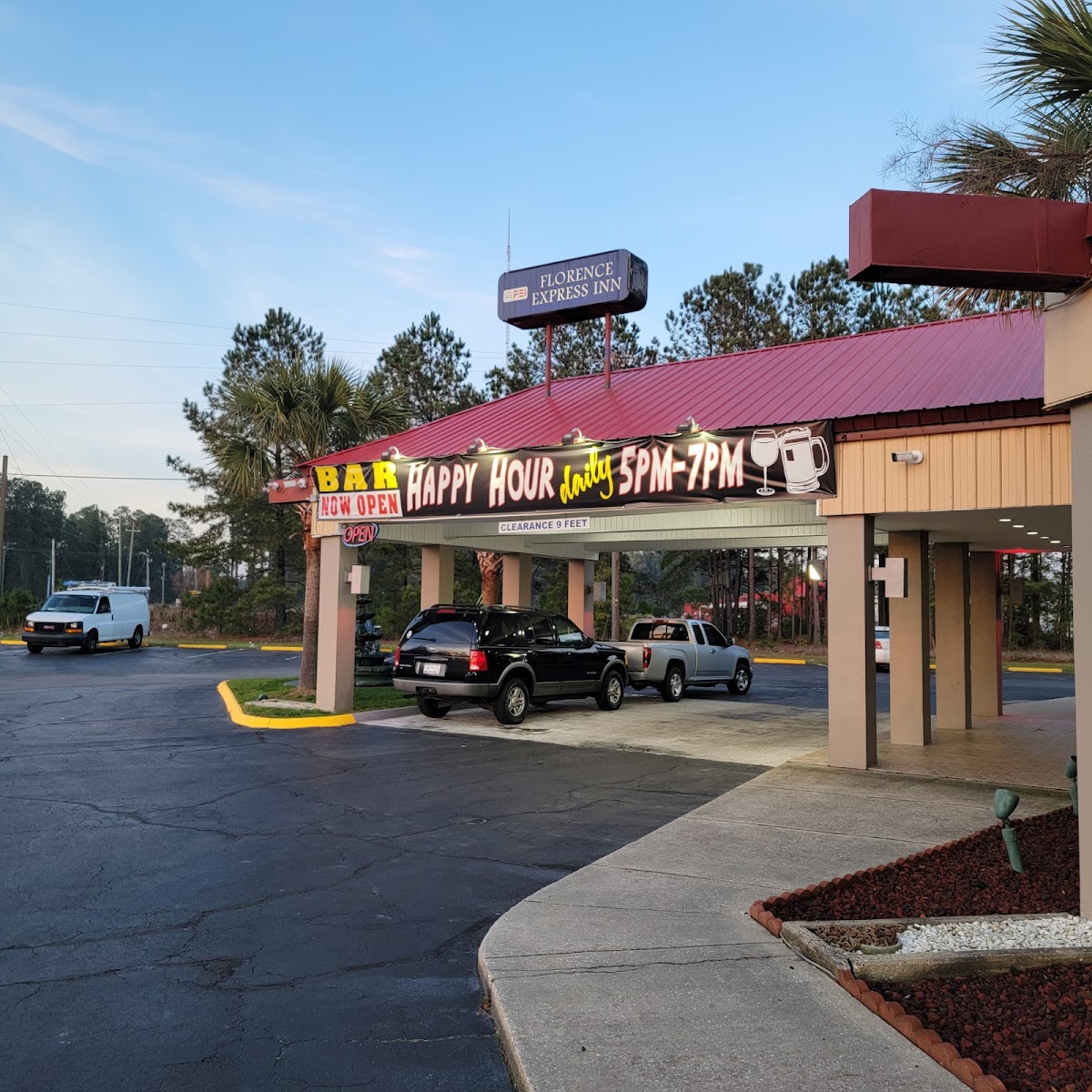 Edge Bar & Grill - Photo 2